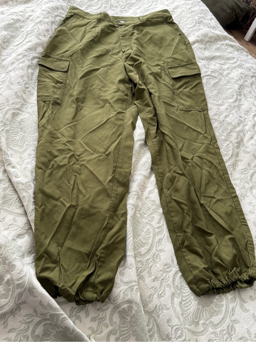 Uniqlo Olive Green Women's Cargo Trousers - Picture 2 of 3